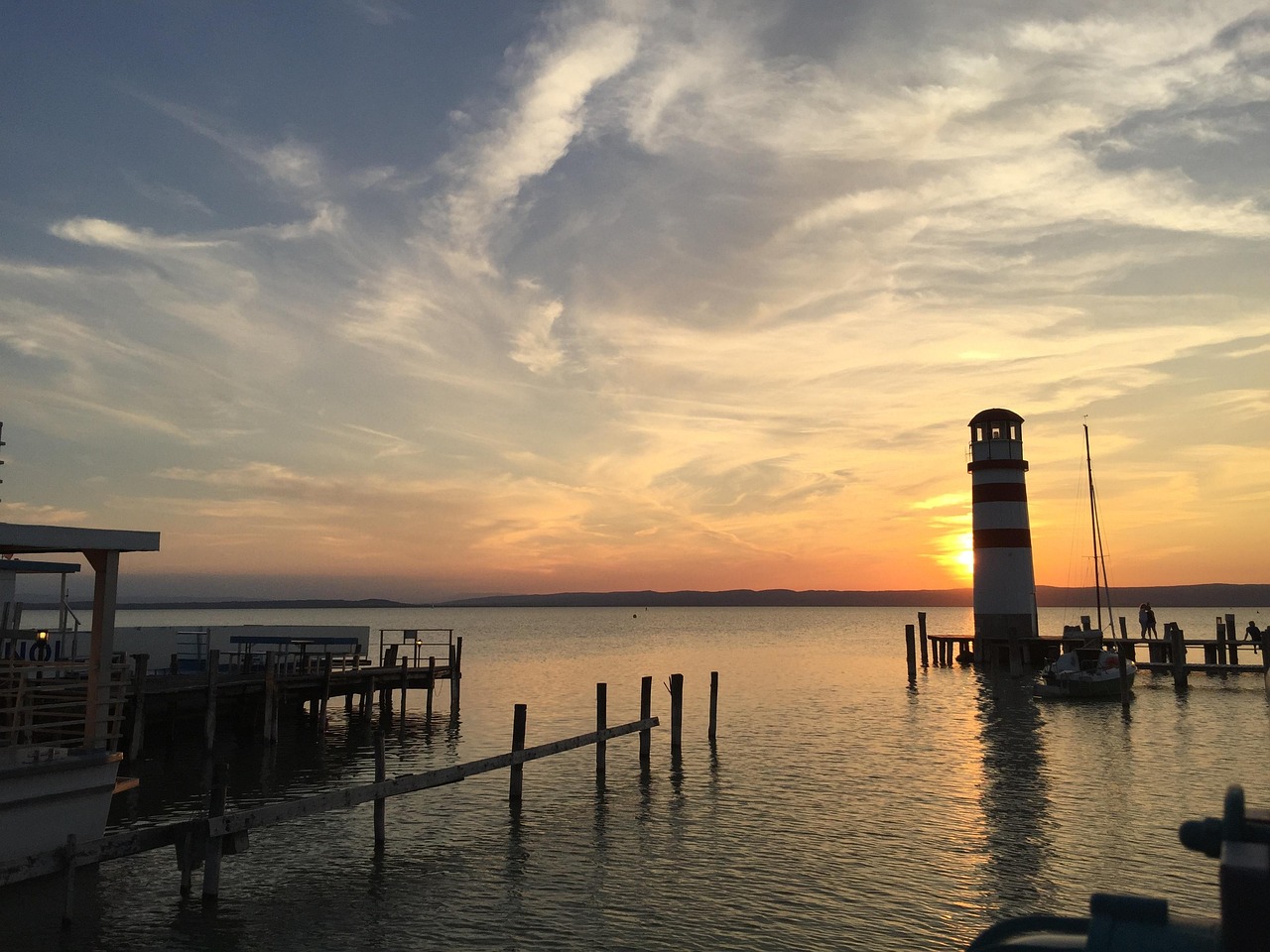 lake-2662958_1280
